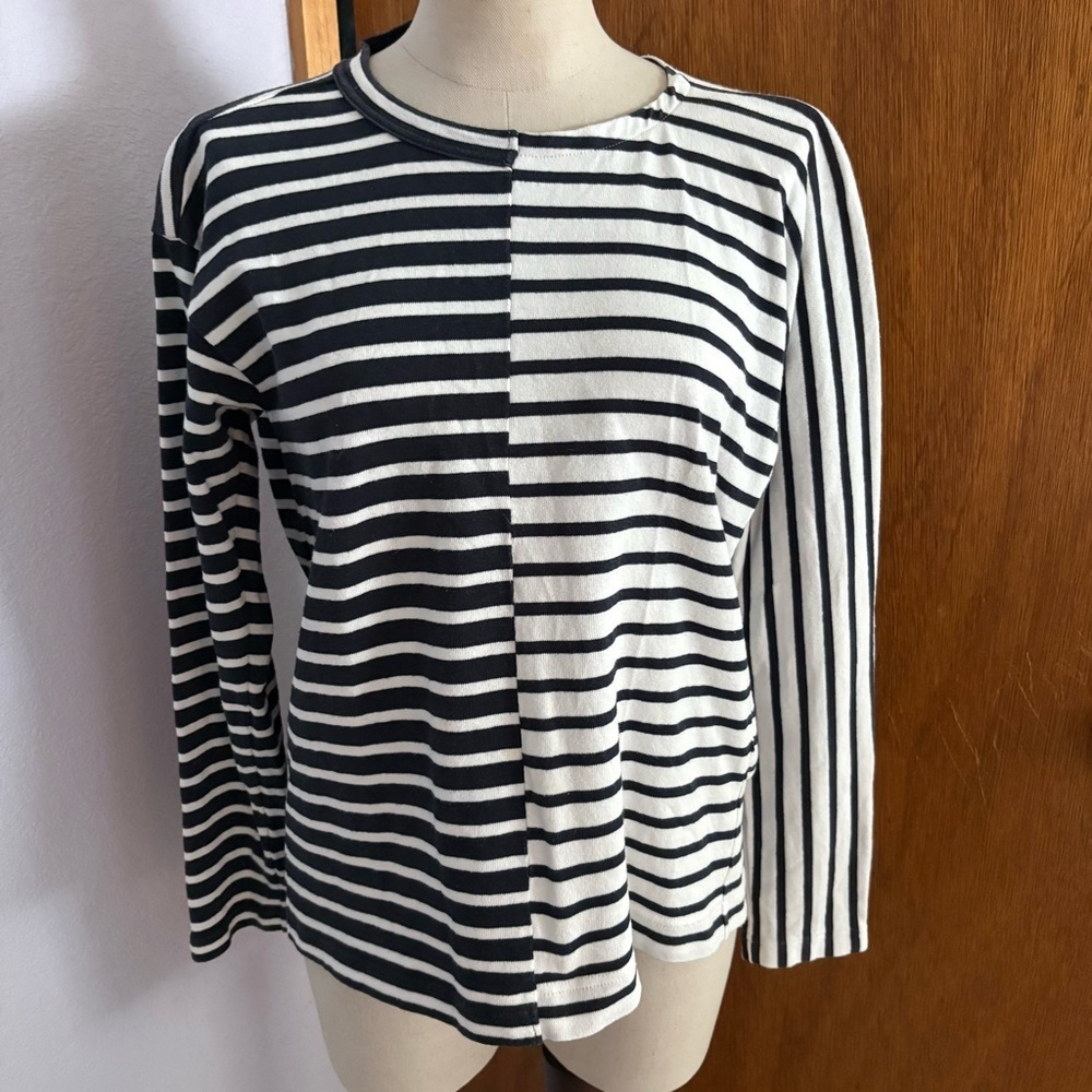 SACAI sz 2 M Striped Long Sleeve Tshirt Lace Back Navy Blue White